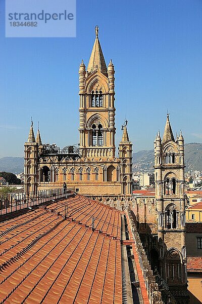 Stadt Palermo  auf dem Dach der Kathedrale Maria Santissima Assunta  UNESCO Weltkulturerbe  Sizilien  Italien  Europa