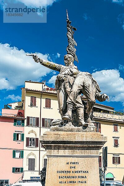 Denkmal auf der Piazza Mentana  Florenz  Italien  Europa