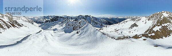 Alpenpanorama  Mitterzeigerkogel  Luftaufnahme  Gipfel und Berge im Winter  Sellraintal  Kühtai  Tirol  Österreich  Europa