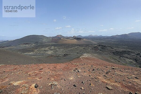 Vulkanlandschaft im Nationalpark Timanfaya  Lanzarote  Kanaren  Spanien  Europa