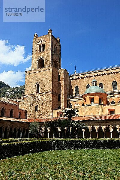 Stadt Monreale  der Kreuzgang der Kathedrale Santa Maria Nuova  Unesco Weltkulturerbe  Sizilien  Italien  Europa