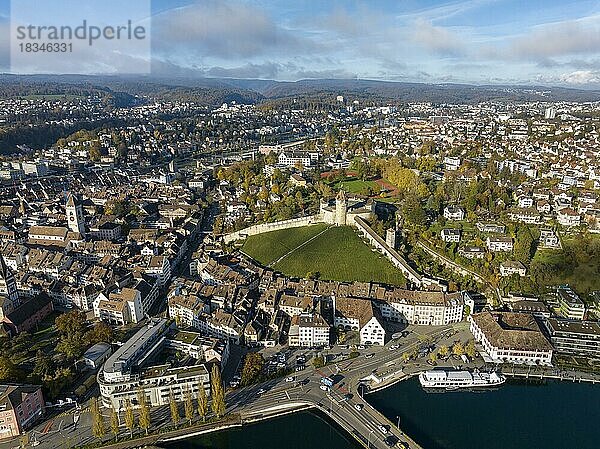 Luftbild der Stadt Schaffhausen mit der Stadtfestung Munot  unten der Rhein  Kanton Schaffhausen  Schweiz  Europa