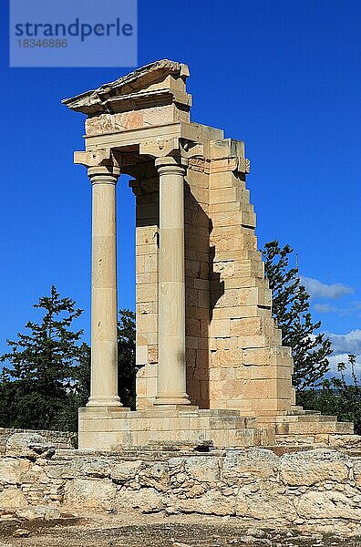 Kourion  assyrisch Ku-ri-i  altgriechisch  lateinisch Curium  Apollon-Hylates-Heiligtum  Überreste des Hylatesheiligtums  historische  antike Ausgrabungsstätte  Ruinenstätte  Haupttempel  Hylatestempel  Ireon apollonos Ilatou  Zypern  Europa