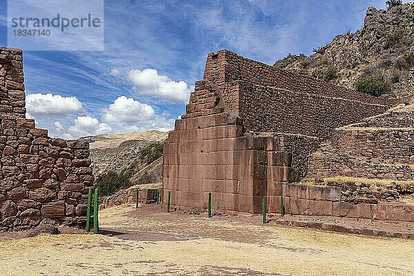 Portada de Rumicolca  auch Rumiqolqa  Huarcapay  Peru  Südamerika