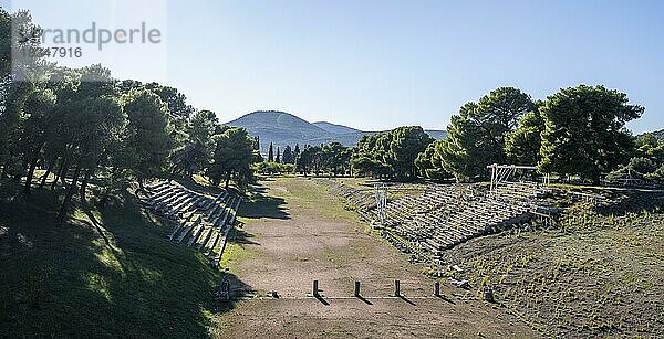 Ausgrabungsstätte  Stadium von Epidaurus  Antike Stadt Epidauros  Pelepones  Griechenland  Europa