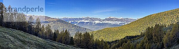 Aussicht über das Val d'Hérens und das Unterwallis  La Louère  Mase  Wallis  Schweiz  Europa