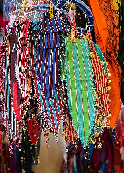 Türkischer traditioneller Frauenschal mit Stickerei