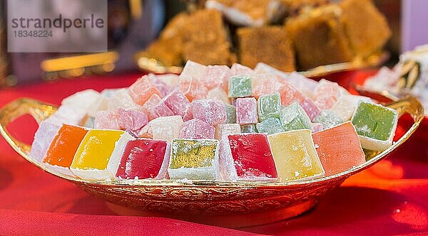 Eine Ladung traditioneller türkischer Lokum-Bonbons