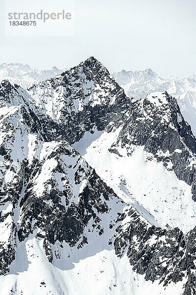 Gipfel und Berge im Winter  Sellraintal  Stubaier Alpen  Kühtai  Tirol  Österreich  Europa