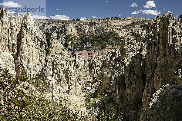 Rundgang  Besucherpfad  Valle de la Luna  Mondtal durch Erosion gebildet  auch Killa Qhichwa  La Paz  Bolivien  Südamerika