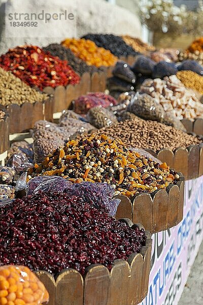 Trockenfrüchte  Trockenobst  Straßenverkauf  Kappadokien  Türkei  Asien