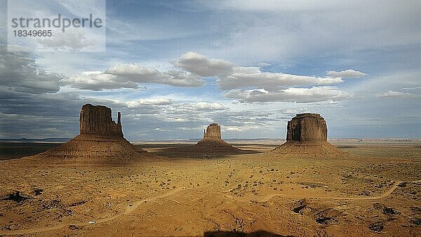 Monument Valley  Überblick auf berühmtes Motiv  Arizona  USA  Nordamerika