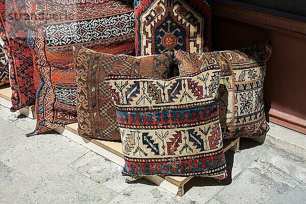 Traditionelle türkische handgefertigte bunte Naturstoffkissen