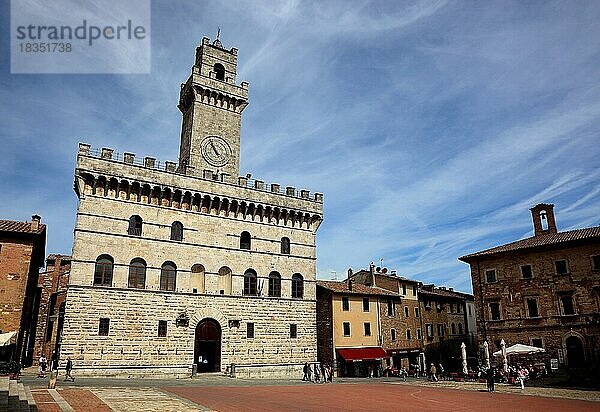 In der Altstadt von Montepulciano  Rathaus am Piazza Grande  Toskana  Italien  Europa