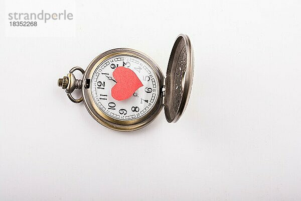 Liebeskonzept zum Valentinstag auf Retro-Uhr