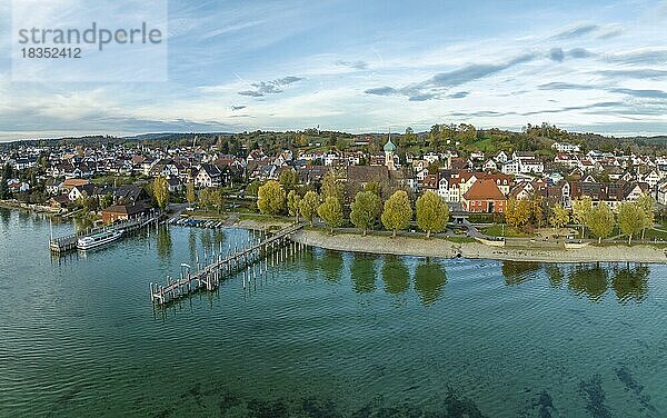 Stadtansicht von Allensbach mit Uferpromenade und Hafen  Landkreis Konstanz  Baden-Württemberg  Deutschland  Europa