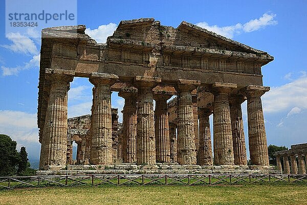 Das Athenaion  Cerestempel oder Athenetempel in Paestum  Kampanien  Italien  Europa