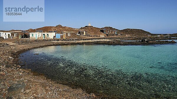 Hafensiedlung  Norden  Insel Los Lobos  Naturschutzgebiet  türkisfarbenes Meer  blauer wolkenloser Himmel  Fuerteventura  Kanarische Inseln  Spanien  Europa
