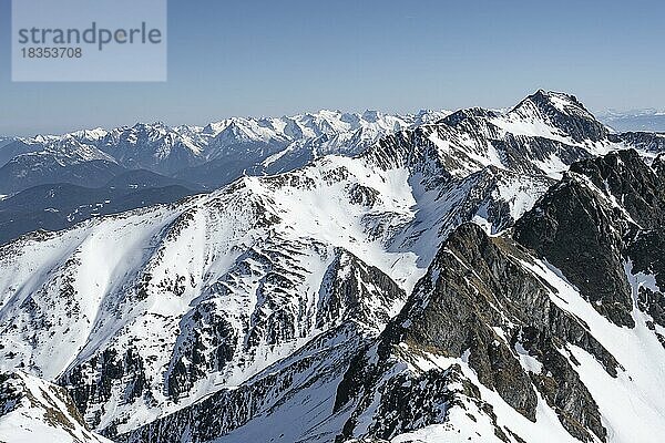 Gipfel und Berge im Winter  Sellraintal  Stubaier Alpen  Kühtai  Tirol  Österreich  Europa