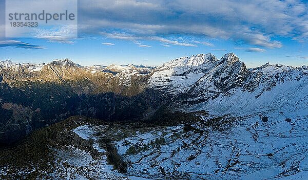 Luftaufnahme über den Bergen des Val Pontirone und der Alpe di Cava im Kanton Tessin  Schweiz  Europa