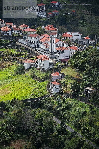 Ortsansicht  Boaventura mit Kirche  Madeira  Portugal  Europa