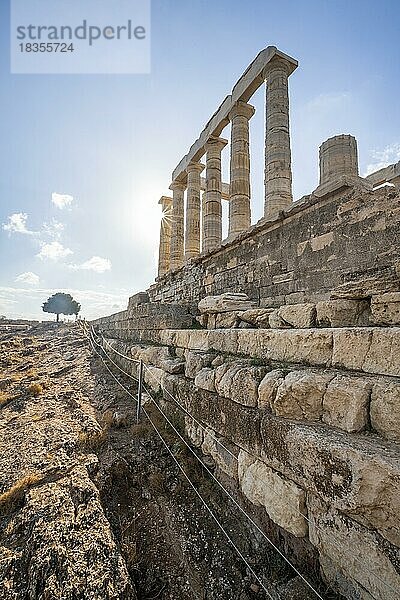 Ruine und Säulen des antiken Poseidontempel  Kap Sounion  Attika  Griechenland  Europa