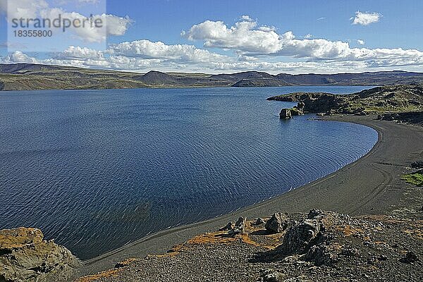 Kleifarvatn See in Vulkanlandschaft  Reykjanes  Grindavik  Island  Europa