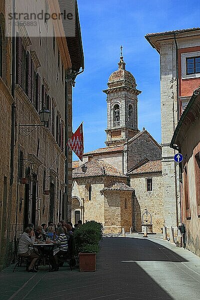 Im historischen Ort San Quirico d'Orcia  Kirche Collegiata  Toskana  Italien  Europa