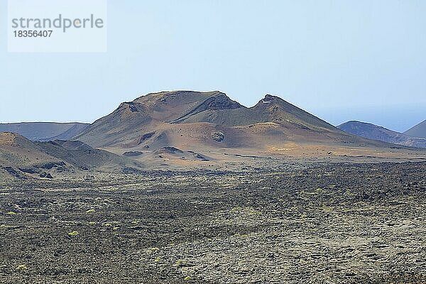 Vulkan im Nationalpark Timanfaya  Lanzarote  Kanaren  Spanien  Europa