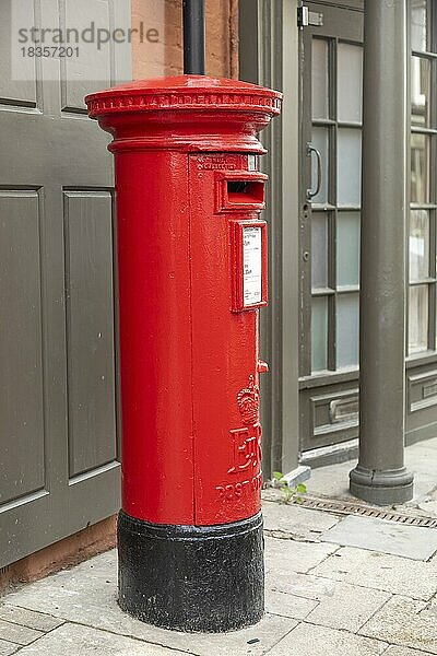 Traditioneller  Briefkasten  Rye  East Sussex  England  Großbritannien  Europa