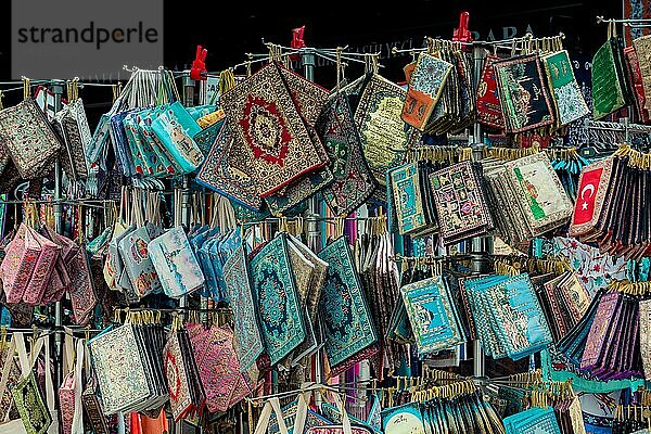 Traditionelle  handgefertigte Taschen aus gewebtem Stoff