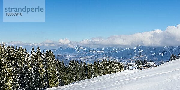 Bergstation Söllereck  dahinter das Illertal und der Grünten  1738m  Allgäuer Alpen  Bayern  Deutschland  Europa