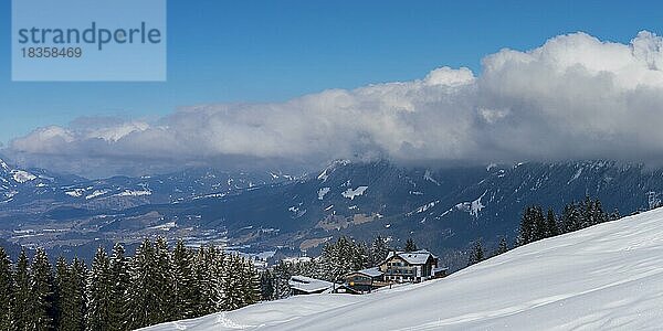 Bergstation Söllereck  dahinter das Illertal  Allgäuer Alpen  Bayern  Deutschland  Europa