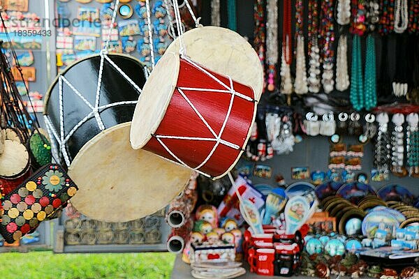 Traditionelle georgische Trommel auf einem Markt
