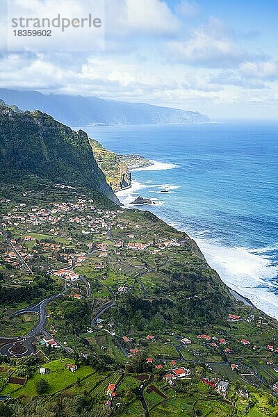 Ort Arco de São Jorge  Meer  Küstenlandschaft  Miradouro da Beira da Quinta  Madeira  Portugal  Europa