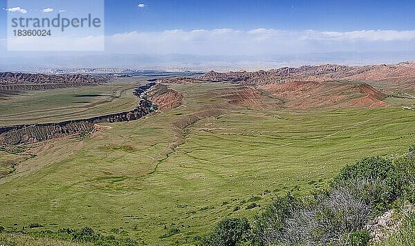 Landschaft entlang des At-Bashy-Gebirges  Region Naryn  Kirgisistan