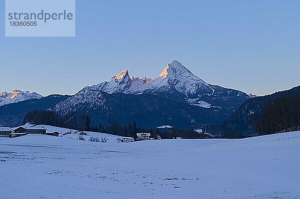 Watzmann-Massiv bei Sonnenaufgang im Winter  Berchtesgaden  Nationalpark Berchtesgaden  Oberbayern  Bayern  Deutschland  Europa