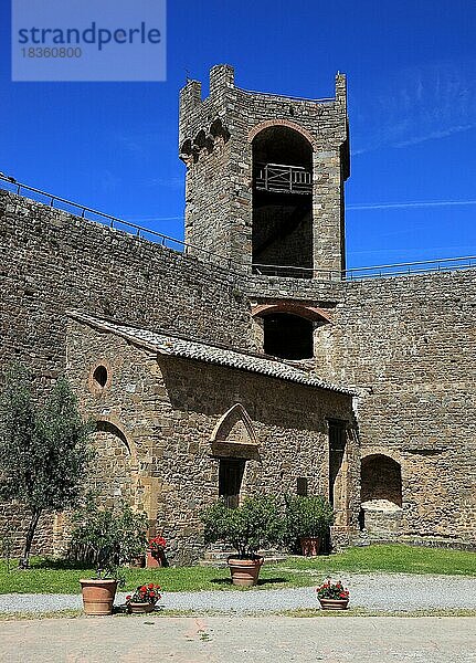 Fortezza von Montalcino  im Innenhof  Toskana  Italien  Europa