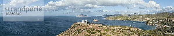 Luftaufnahme  Panorama  Kap Sounion  Ruine und Säulen des antiken Poseidontempel  Attika  Griechenland  Europa