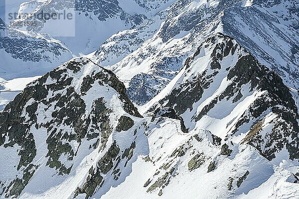 Gipfel und Berge im Winter  Sellraintal  Stubaier Alpen  Kühtai  Tirol  Österreich  Europa