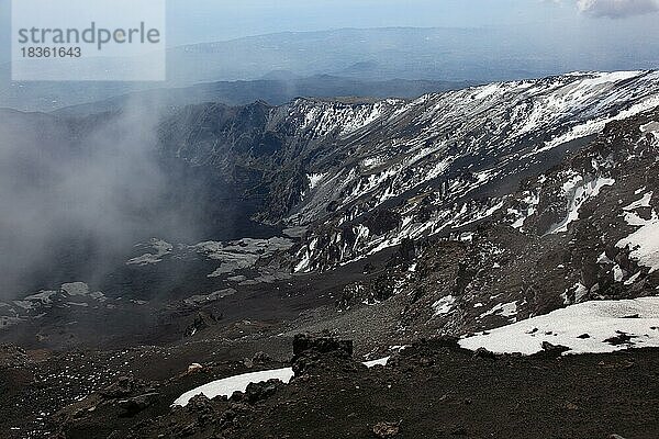 Vulkanlandschaft am Nebenkrater des Ätna  Etna  Sizilien  Italien  Europa