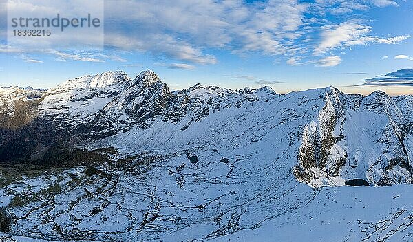 Luftaufnahme über den Bergen des Val Pontirone und der Alpe di Cava im Kanton Tessin  Schweiz  Europa