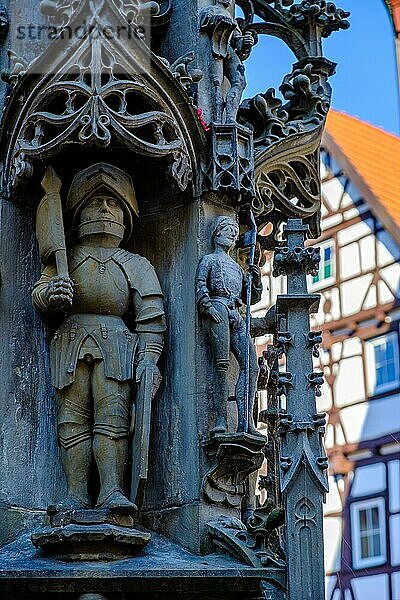 Detail spätgotischer Marktbrunnen von um 1500  Bad Urach  Schwäbische Alb  Baden-Württemberg  Deutschland  Europa