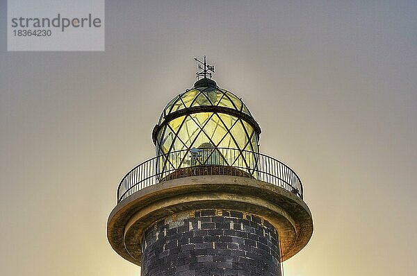 HDR  Gegenlicht  Leuchtturm  nah  oberer Teil  Wilder Süden  Punta de Jandia  karge Landschaft  Fuerteventura  Kanarische Inseln  Spanien  Europa