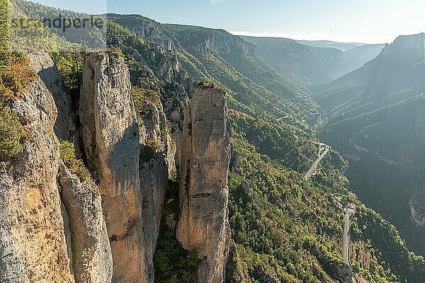 Landschaft eines wilden und geschützten Tals  Canyon im Nationalpark Cevennen. Biosphärenreservat der Unesco. Gorges de la Jonte. Aveyron  Frankreich  Europa