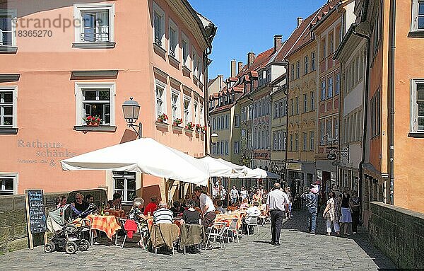 Straßencafes in der Altstadt  Bamberg  Oberfranken  Bayern  Deutschland  Europa