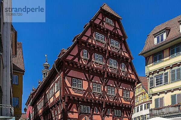 Giebel der als Fachwerkbau ausgeführten Rückseite des Alten Rathauses aus dem 15. Jahrhundert am Rathausplatz Esslingen am Neckar  Baden-Württemberg  Deutschland  Europa
