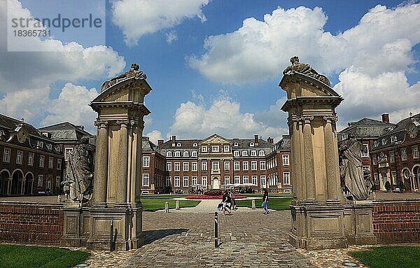 Schloss Nordkirchen  barocke Schlossanlage im südlichen Münsterland  Wasserschloß  Kreis Coesfeld  Nordrhein-Westfalen  Deutschland  Europa