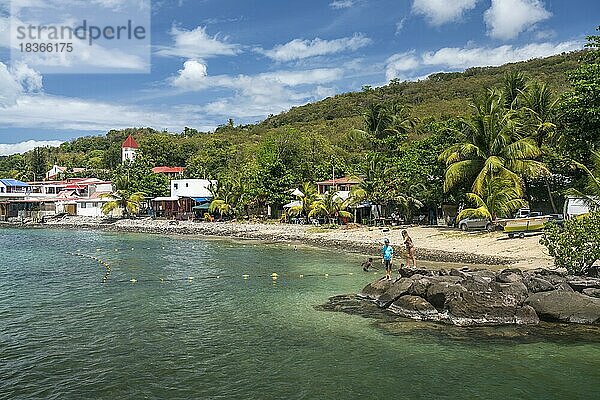 Das Dorf Deshaies im Norden von Basse-Terre  Guadeloupe  Frankreich  Nordamerika