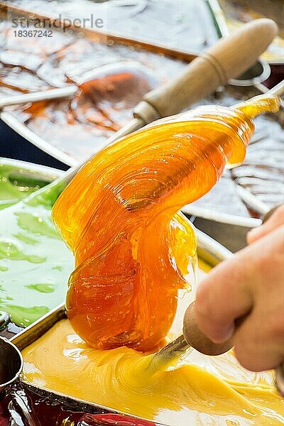 Alte traditionelle türkisch-osmanische handgemachte Stangenbonbons  Macun